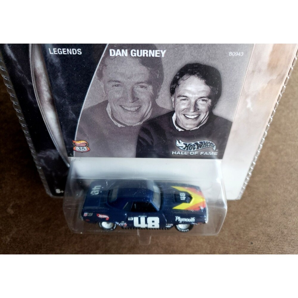 Hot Wheels DAN GURNEY Blue 70 PLYMOUTH BARRACUDA Hall Of Fame Legends GYERR 1:64 - Picture 11 of 14
